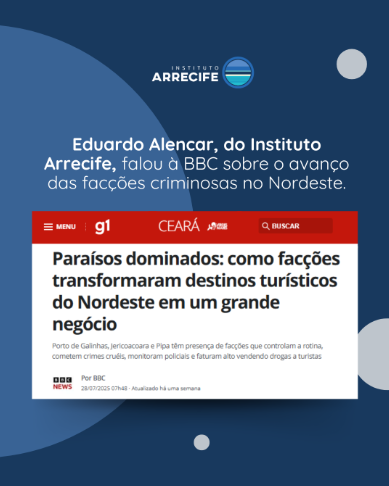 COM O OCEANO NA PAISAGEM E O CRIME NO COMANDO